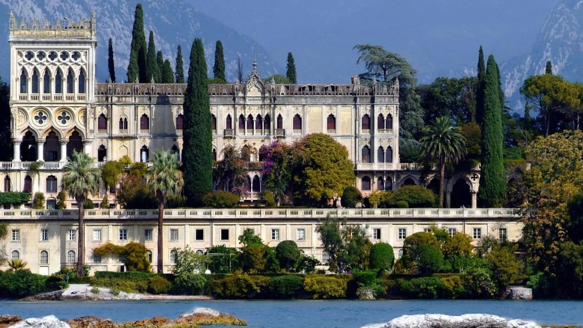 Spacious Villa Over Two Floors, Amazing View And Private Garden For 10 Guests San Felice del Benaco