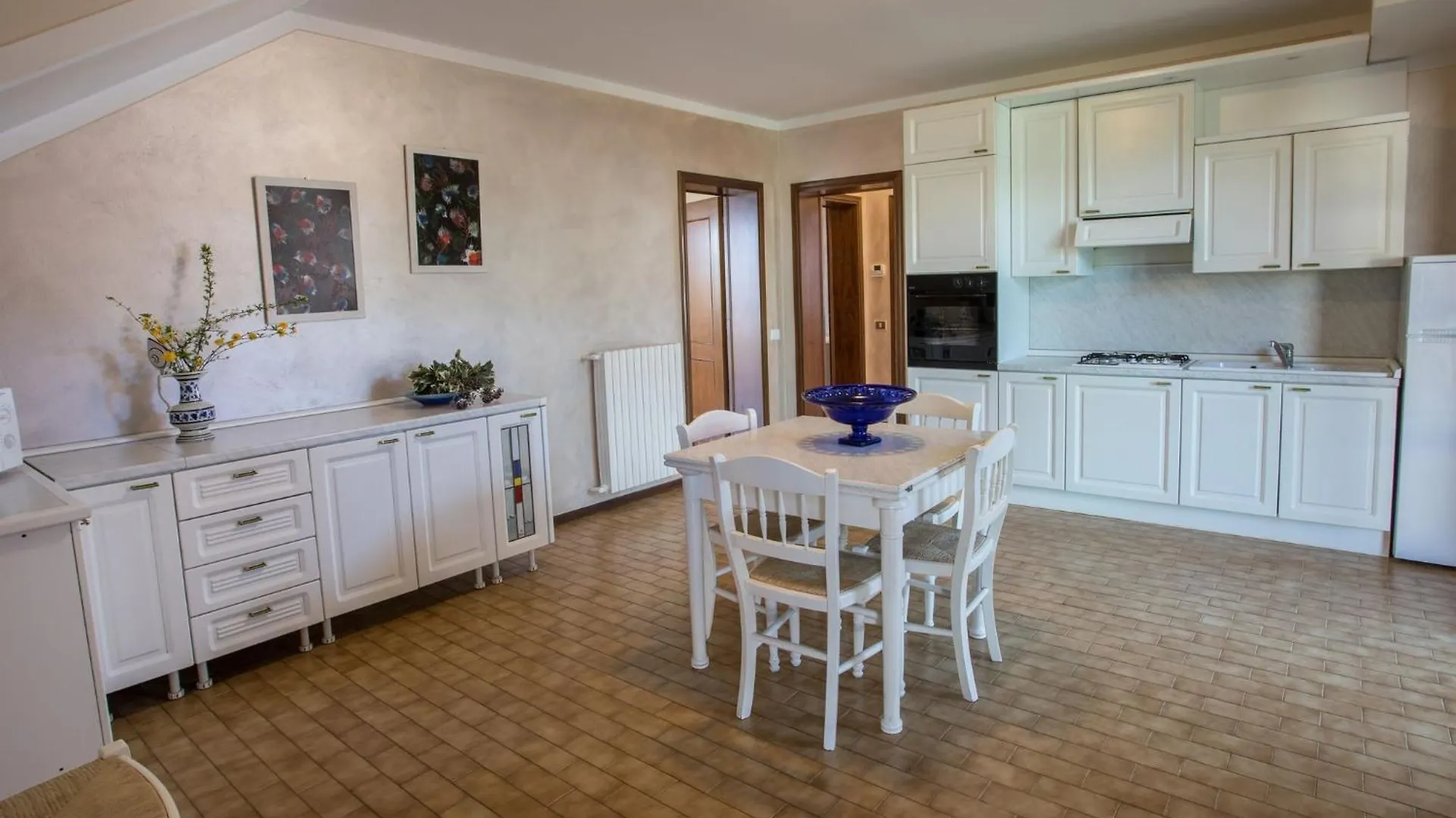 Spacious Villa Over Two Floors, Amazing View And Private Garden For 10 Guests San Felice del Benaco