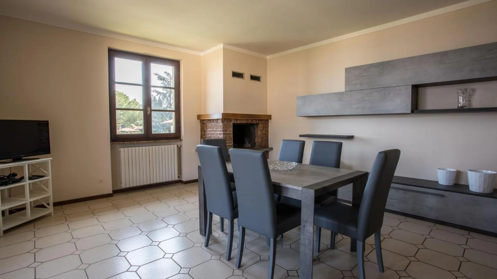 Spacious Villa Over Two Floors, Amazing View And Private Garden For 10 Guests San Felice del Benaco 0*,