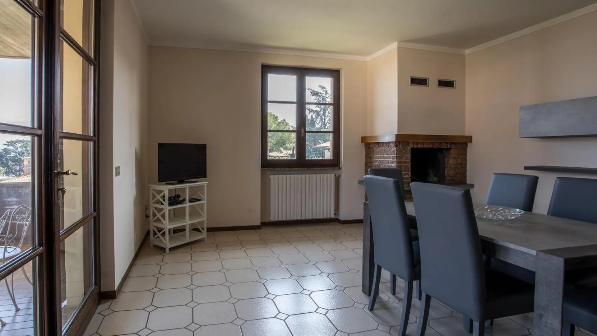 Spacious Villa Over Two Floors, Amazing View And Private Garden For 10 Guests San Felice del Benaco