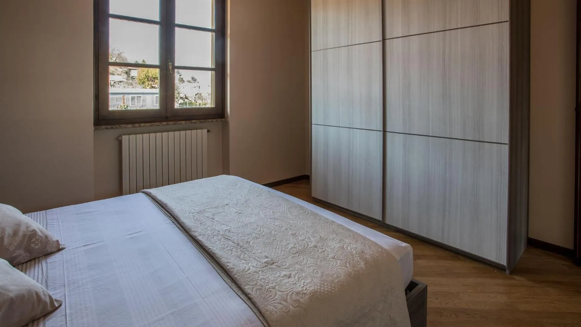 Spacious Villa Over Two Floors, Amazing View And Private Garden For 10 Guests San Felice del Benaco