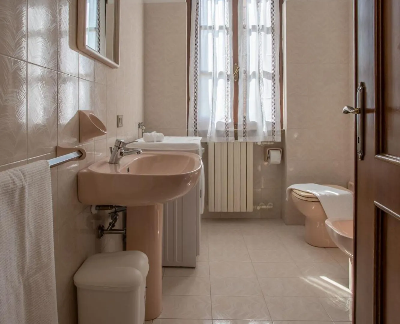 Spacious Villa Over Two Floors, Amazing View And Private Garden For 10 Guests San Felice del Benaco