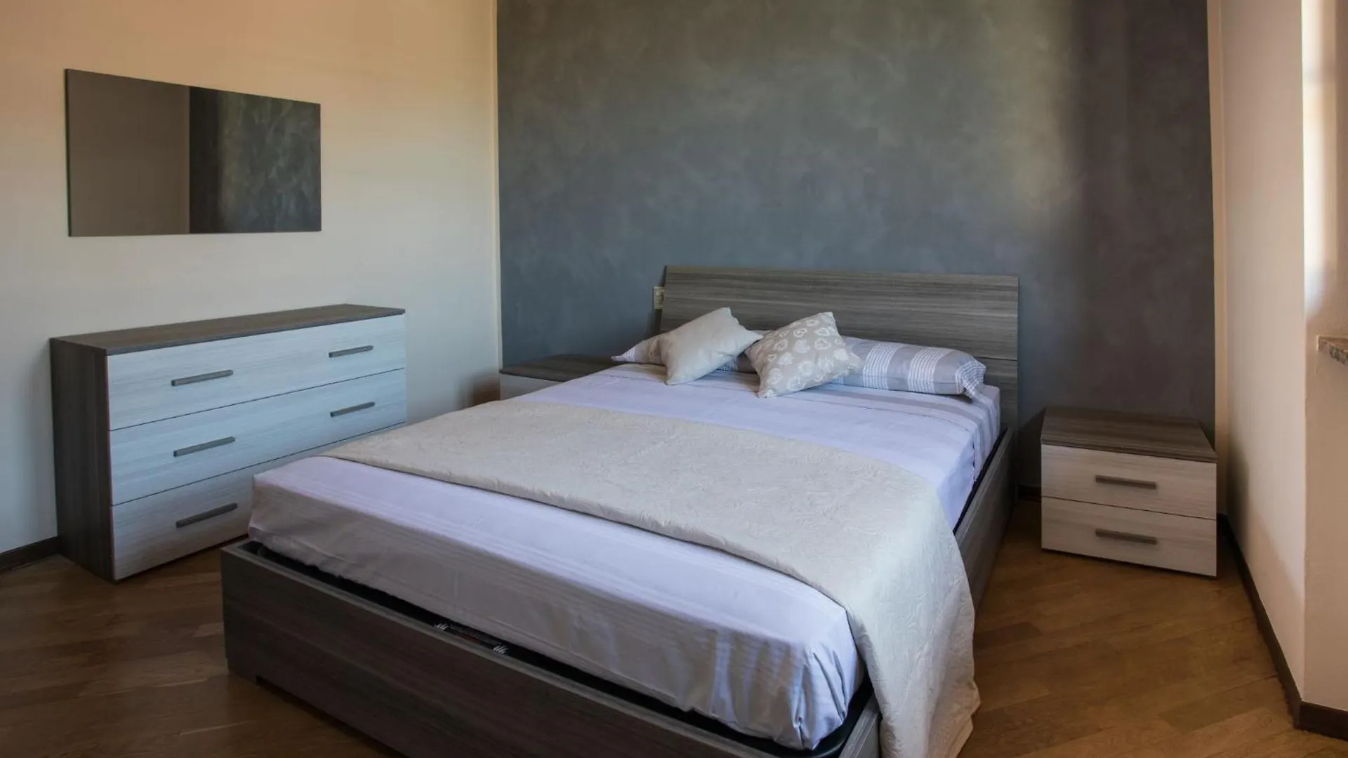 Spacious Villa Over Two Floors, Amazing View And Private Garden For 10 Guests San Felice del Benaco