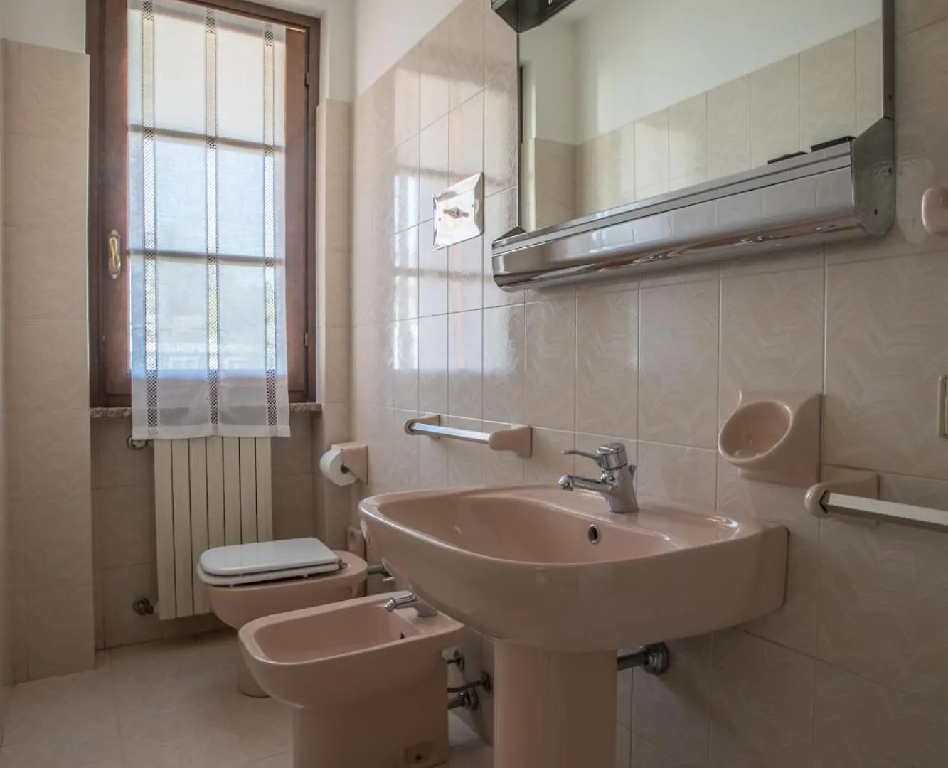 Spacious Villa Over Two Floors, Amazing View And Private Garden For 10 Guests San Felice del Benaco Itália