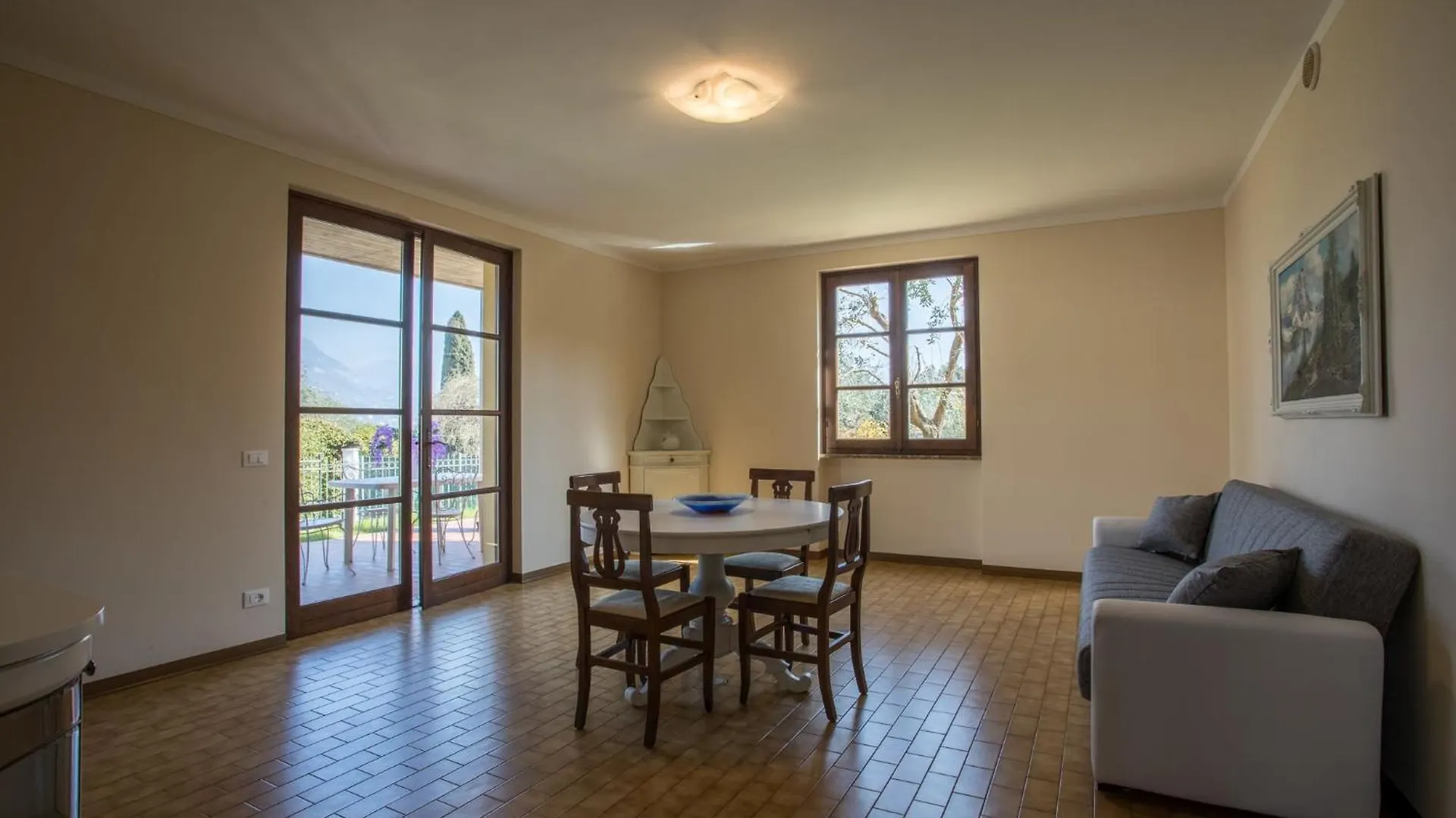 Spacious Villa Over Two Floors, Amazing View And Private Garden For 10 Guests San Felice del Benaco 0*,  Itália
